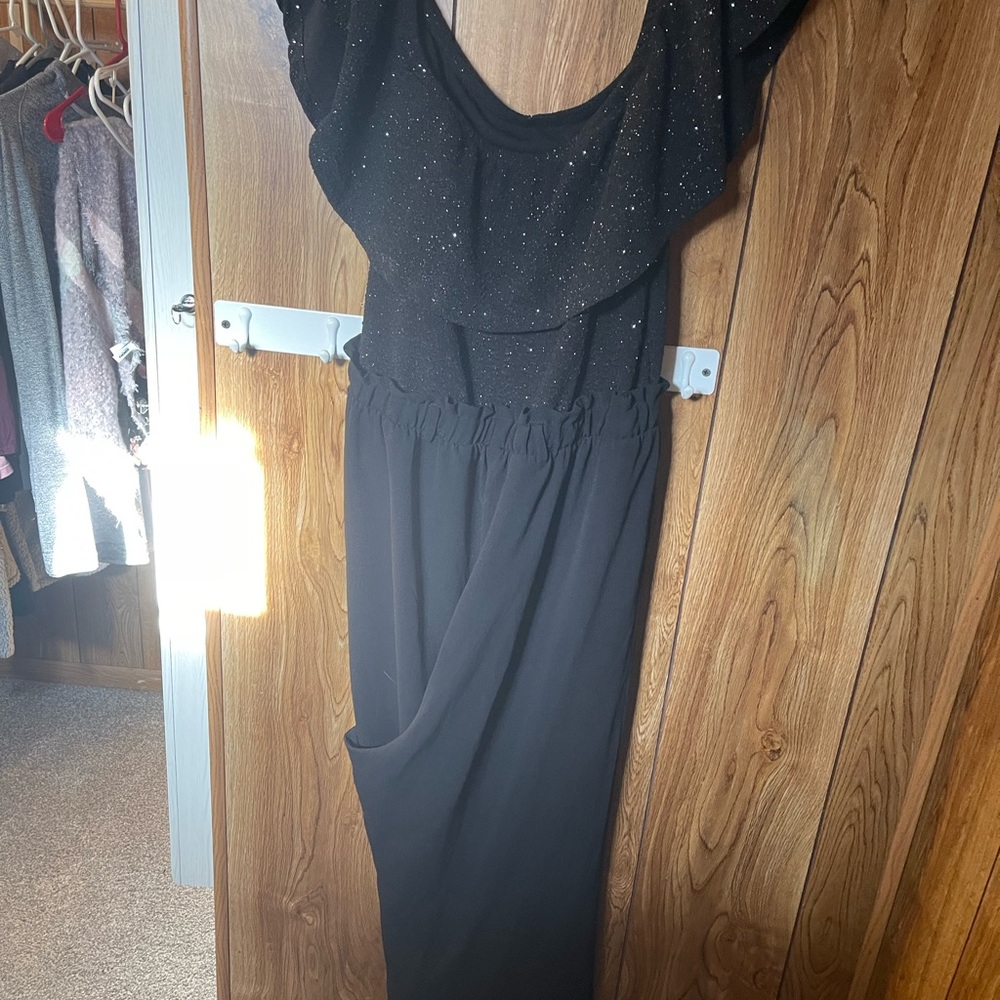 Very nice evening dress size is XL like new condition